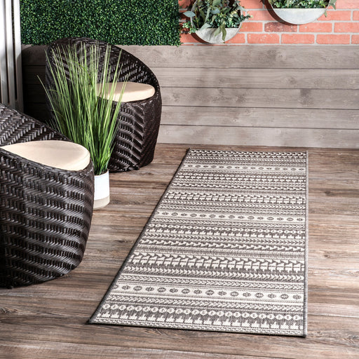 Aztec Geometric Design Indoor Outdoor Rug Grey 150x240 cm