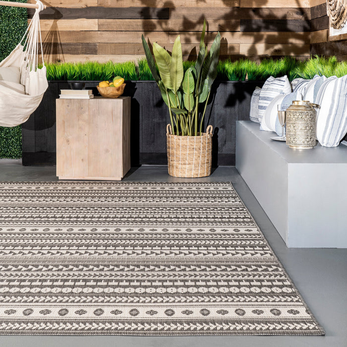 Aztec Geometric Design Indoor Outdoor Rug Grey 150x240 cm