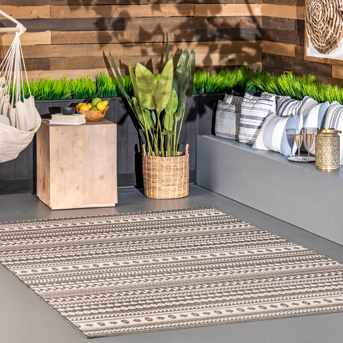 Aztec Pattern Rug for Indoor and Outdoor Use in Grey