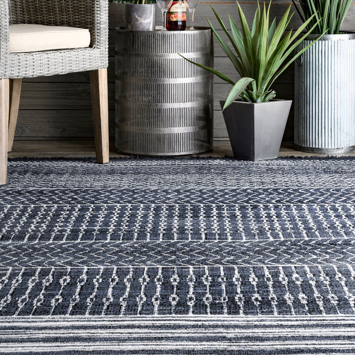 Banded Outdoor Rug 152Cm Black Modern Design