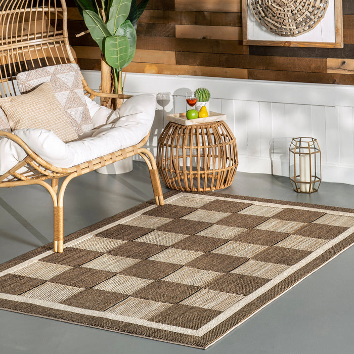 Beige Checkerboard Rug for Indoor and Outdoor Spaces