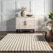 Tappeto lavabile in peluche a righe beige, 140x200 cm