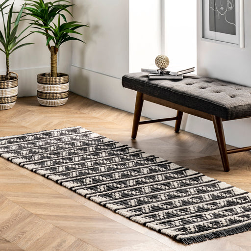 Beige Tasseled Chevron Area Rug 140 cm x 200 cm