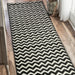 Black Chevron Area Rug 140x200 cm