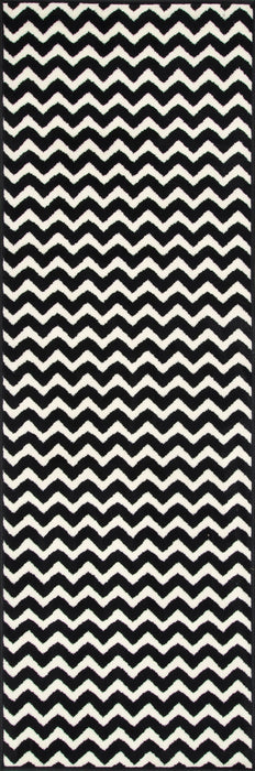 Black Chevron Area Rug 140x200 cm