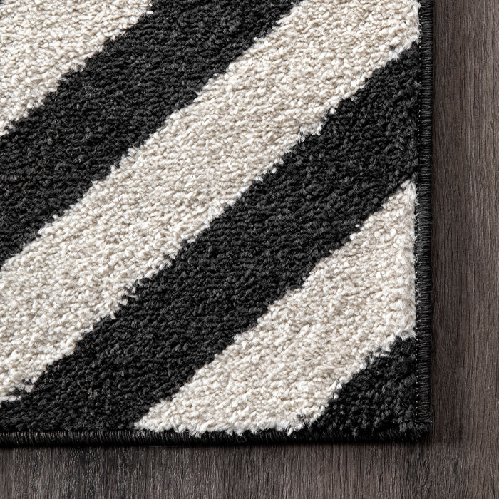 Black Chevron Stripes Area Rug 120x180 cm