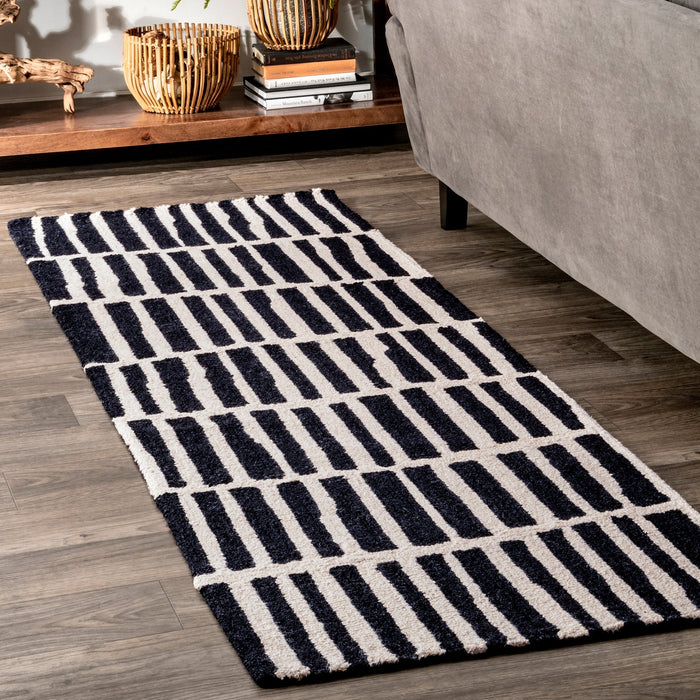 Black Wool Area Rug with Geometric Pattern 120x180 cm