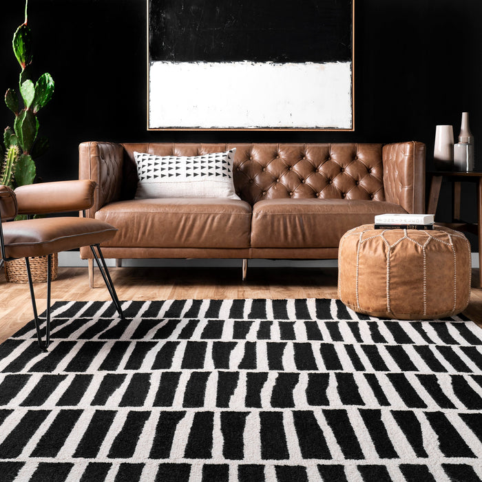 Black Wool Area Rug with Geometric Pattern 120x180 cm