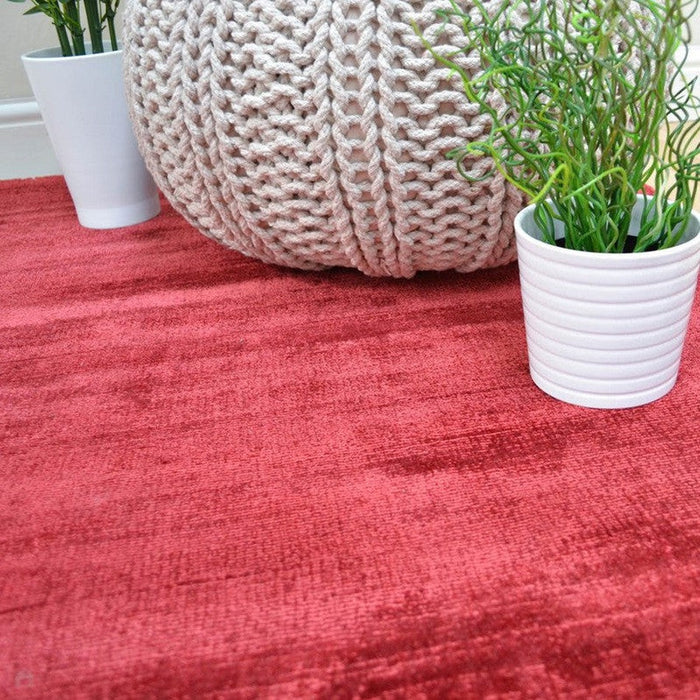 Blade Modern Plain Distressed Shimmer Hand-Woven Textured Silky Viscose Flatweave Berry Rug