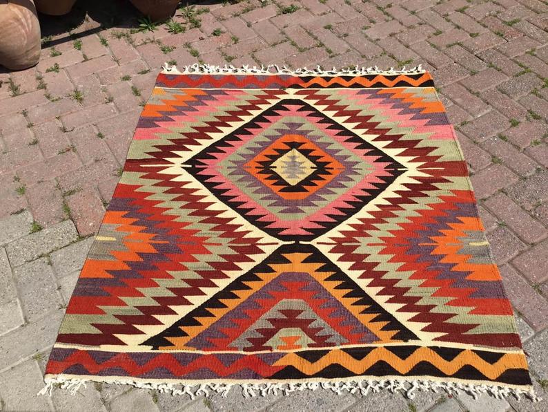 Bohemian Vintage Kilim -matto 126cm x 117cm käsinkudottu kalkkuna