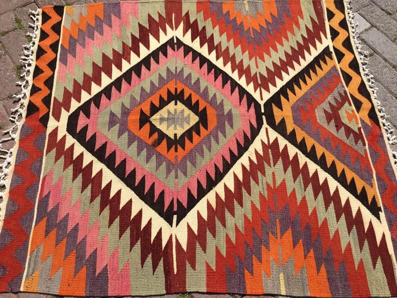 Bohemian Vintage Kilim -matto 126cm x 117cm käsinkudottu kalkkuna