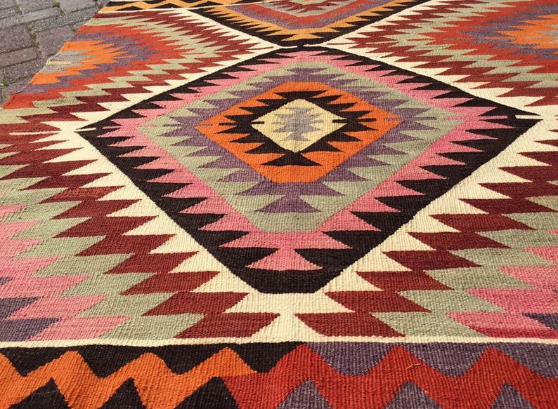 Bohemian Vintage Kilim -matto 126cm x 117cm käsinkudottu kalkkuna