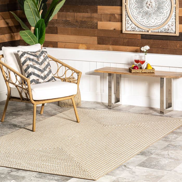 Braided Beige Rug for Indoor and Outdoor Use 140 x 200 cm