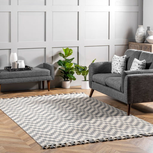 Chevron Tassel Area Rug in Grey 120x180 cm