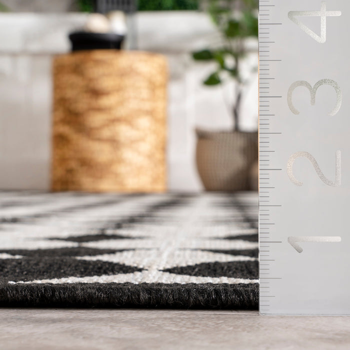 Classic Black and Off White Checkered Outdoor Rug 152x91 cm