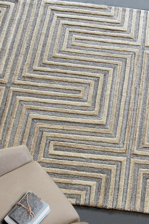 Contemporary Hand Woven Wool Rug With Maze Pattern