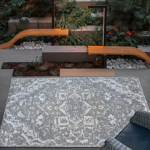 Daruy Polypropylene Area Rug With Intricate Design