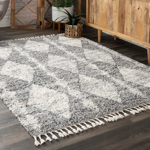 Diamond Pattern Area Rug with Tassels in Grey