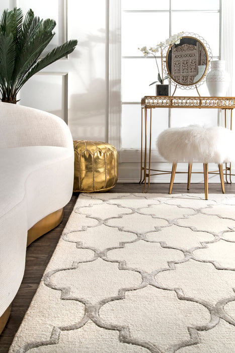 Elegant Trellis Design Rug in Ivory Color