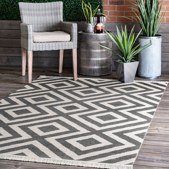 Fringed Grey Indoor Outdoor Area Rug 152 x 244 cm