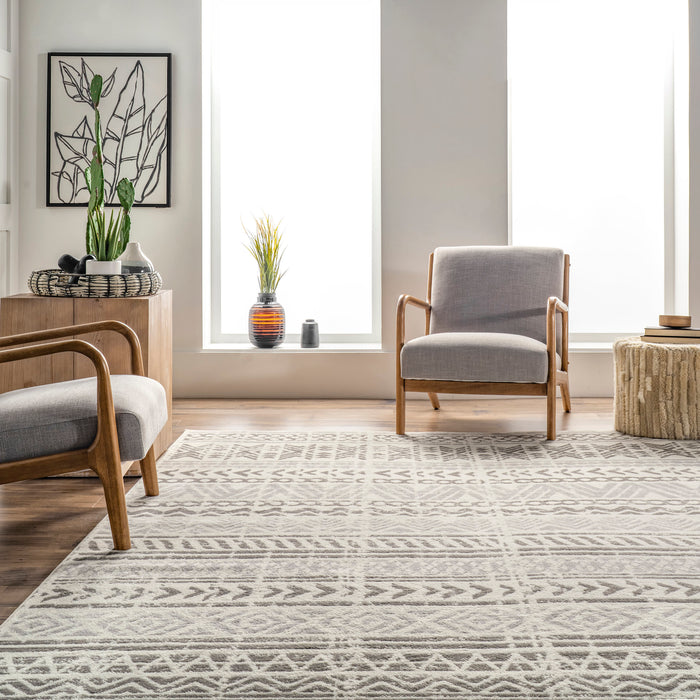 Geometric Area Rug in Light Grey for Modern Homes