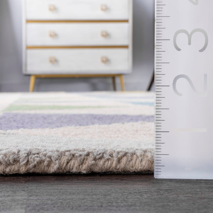 Geometric Green Area Rug for Modern Homes