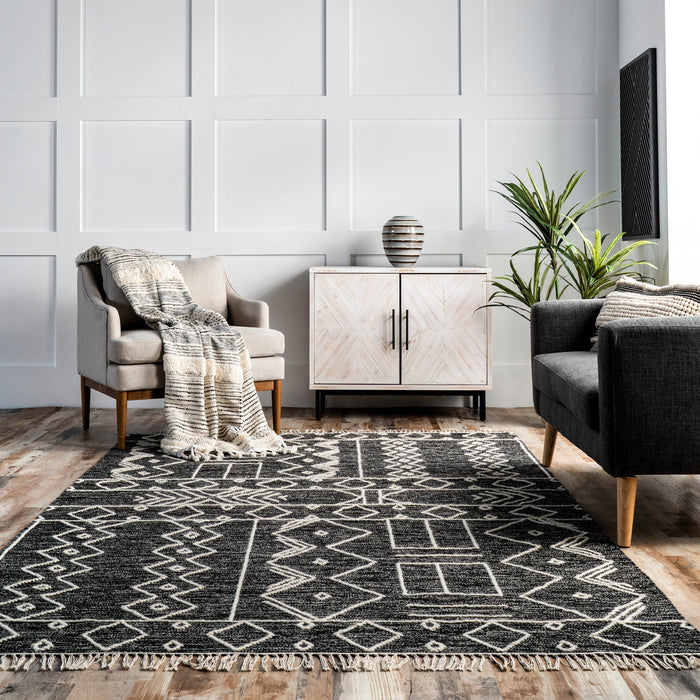 Geometric Grey Area Rug with Tasseled Design