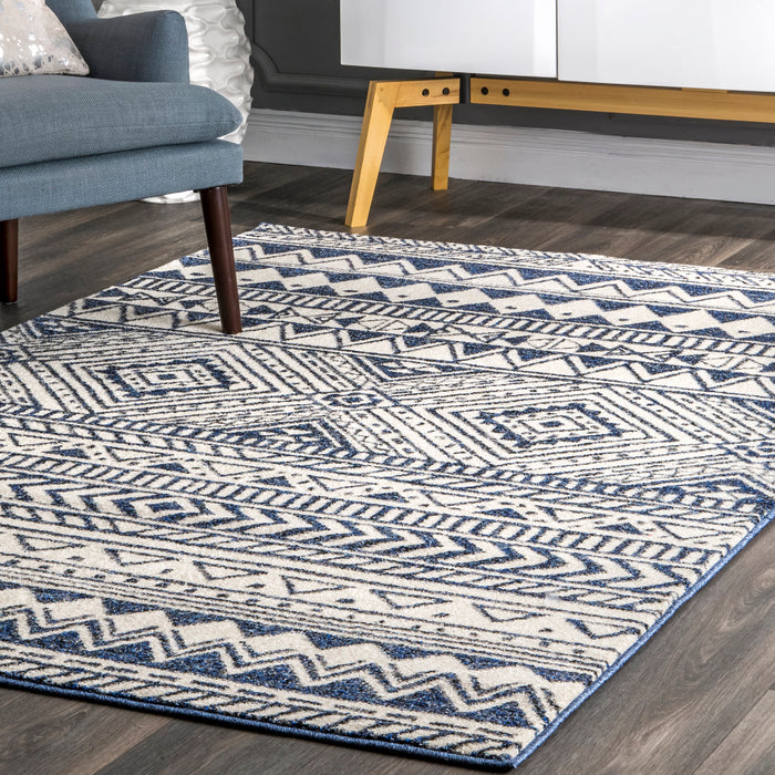Geometric Pattern Area Rug in Navy 160 x 230 cm