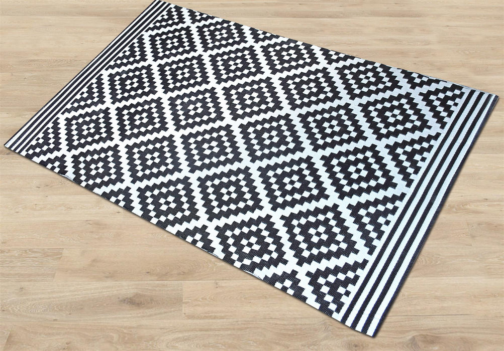 Geometric Triangle Pattern Indoor Outdoor Area Rug