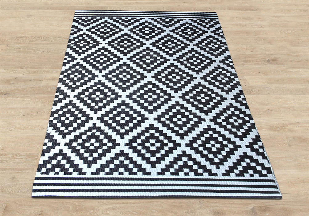 Geometric Triangle Pattern Indoor Outdoor Area Rug