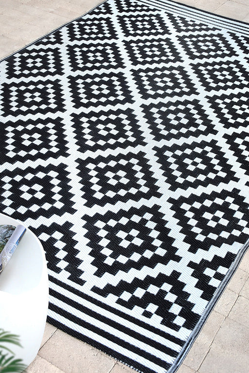 Geometric Triangle Pattern Indoor Outdoor Area Rug