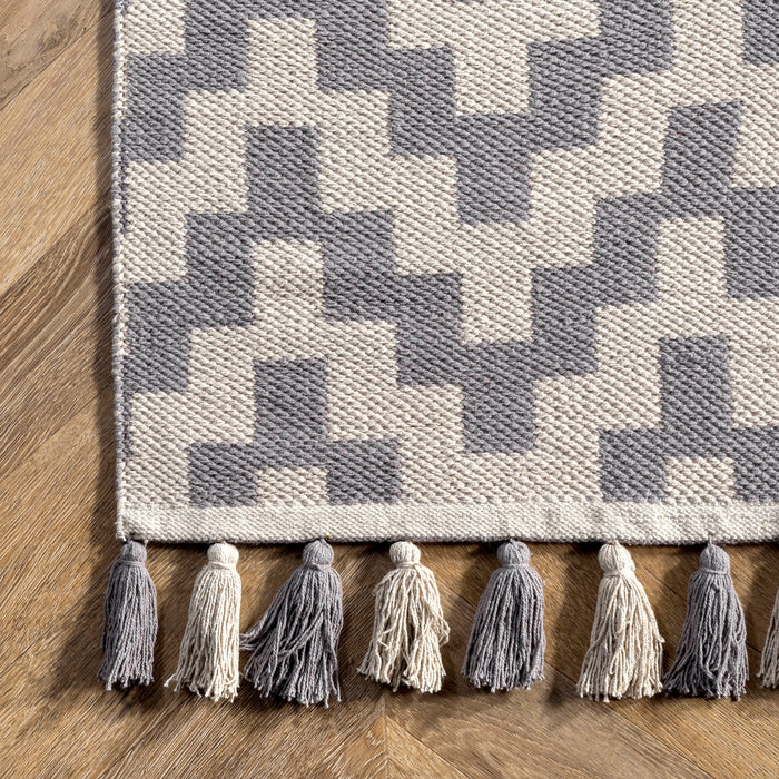 Grey Flatwoven Chevron Rug with Tassels 152 x 244 cm