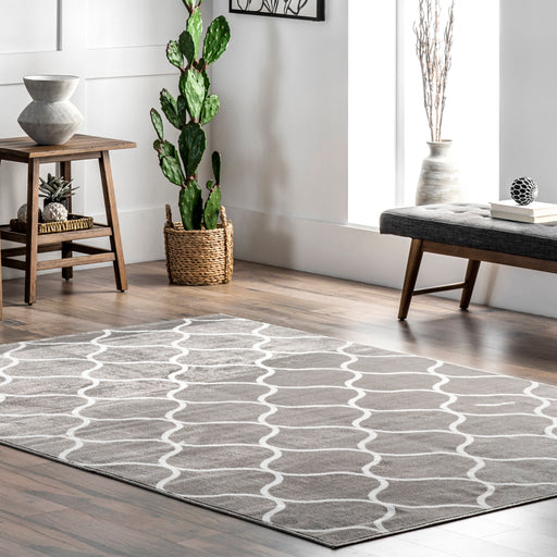 Grey Trellis Area Rug with Quatrefoil Pattern 120x180 cm