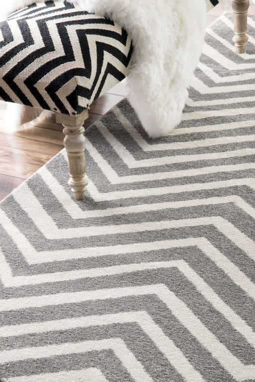 Grey Zigzag Stripes Area Rug for Modern Home Decor