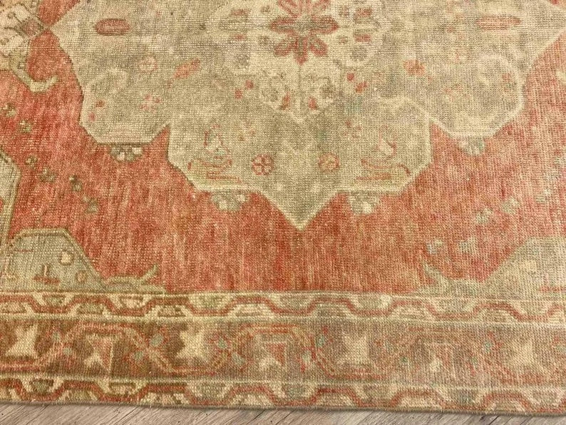 Hand Knotted Area Rug 182cm x 121cm Vintage Anatolian Design