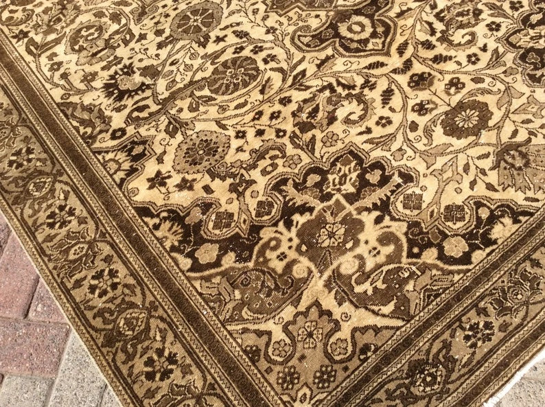 Hand Knotted Turkish Area Rug 293cm x 183cm Vintage Style