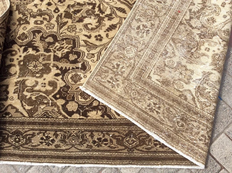 Hand Knotted Turkish Area Rug 293cm x 183cm Vintage Style