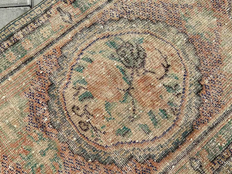 Hand-Knotted Vintage Rug 139cm x 92cm Brunico Design