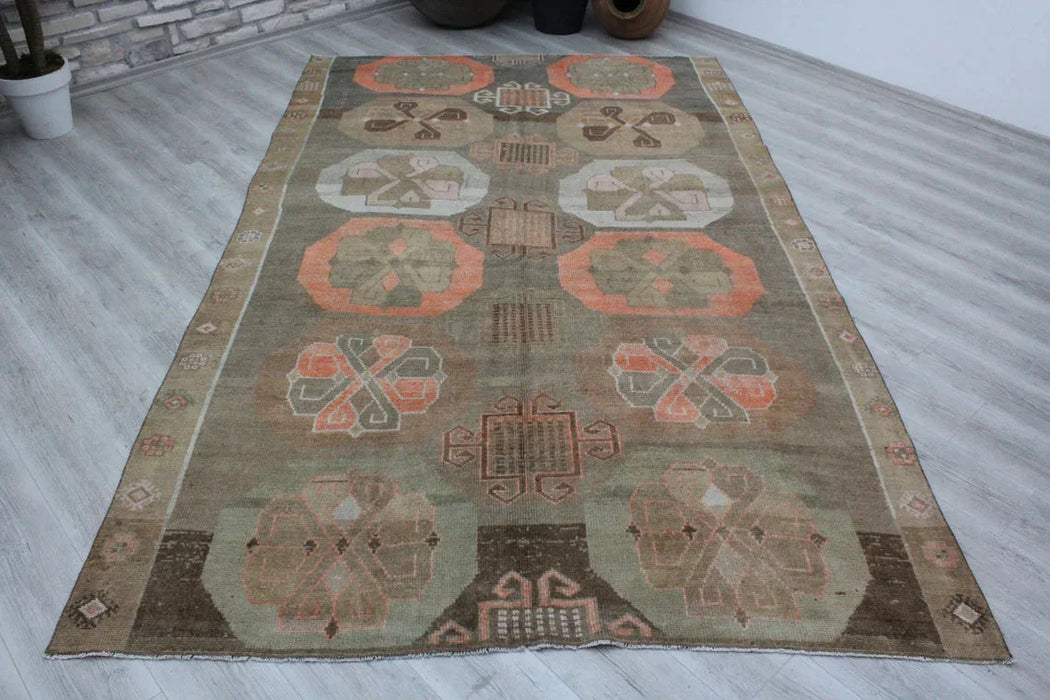 Hand-Knotted Vintage Turkish Rug 190Cm X 316Cm
