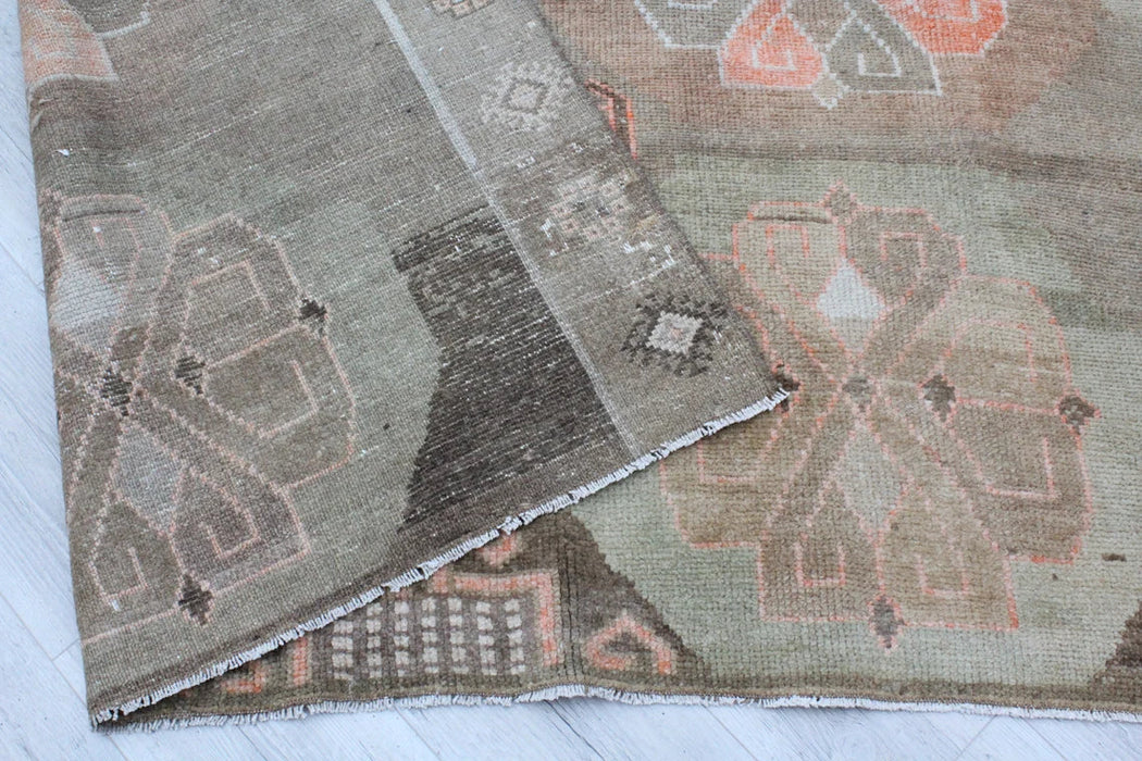 Hand-Knotted Vintage Turkish Rug 190Cm X 316Cm