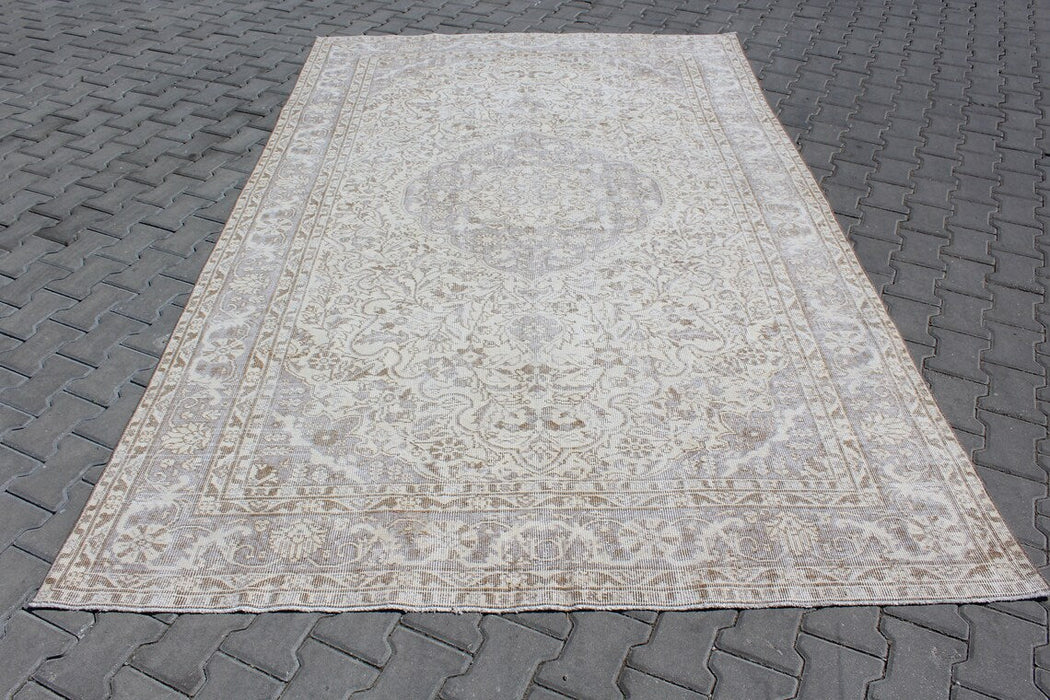 Hand-Knotted Vintage Turkish Rug 198cm x 310cm