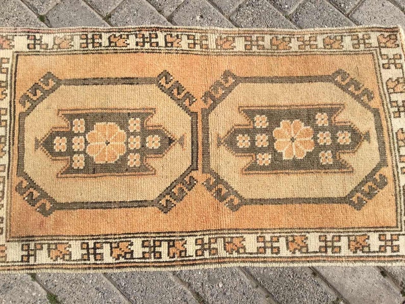Hand Knotted Vintage Turkish Rug 98cm x 54cm