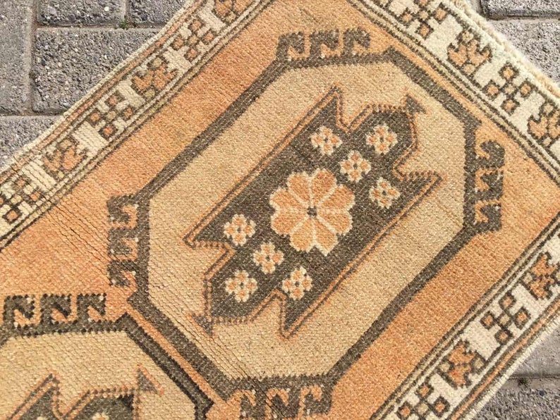 Hand Knotted Vintage Turkish Rug 98cm x 54cm