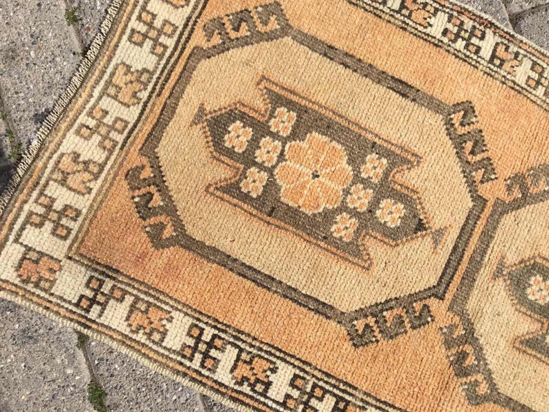 Hand Knotted Vintage Turkish Rug 98cm x 54cm