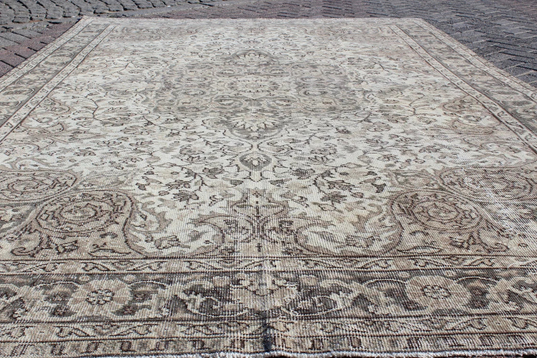 Hand-Knotted Vintage Turkish Wool Rug 204cm x 311cm