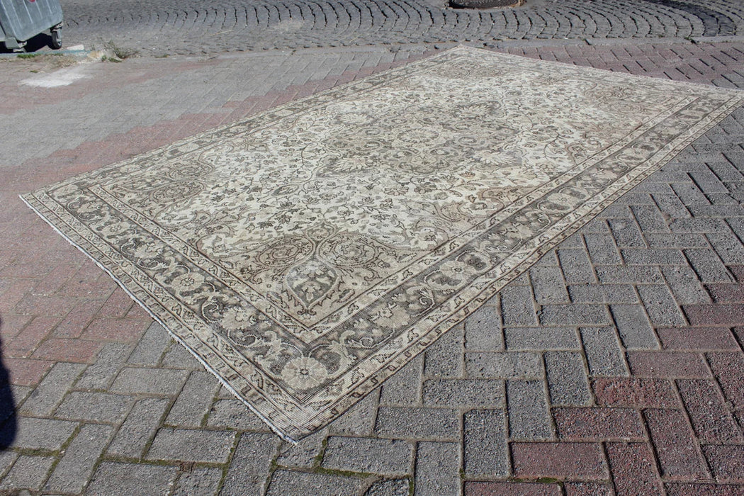 Hand-Knotted Vintage Turkish Wool Rug 204cm x 311cm