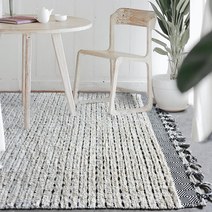 Hand-Woven Cotton Rug for Indoor and Outdoor Use