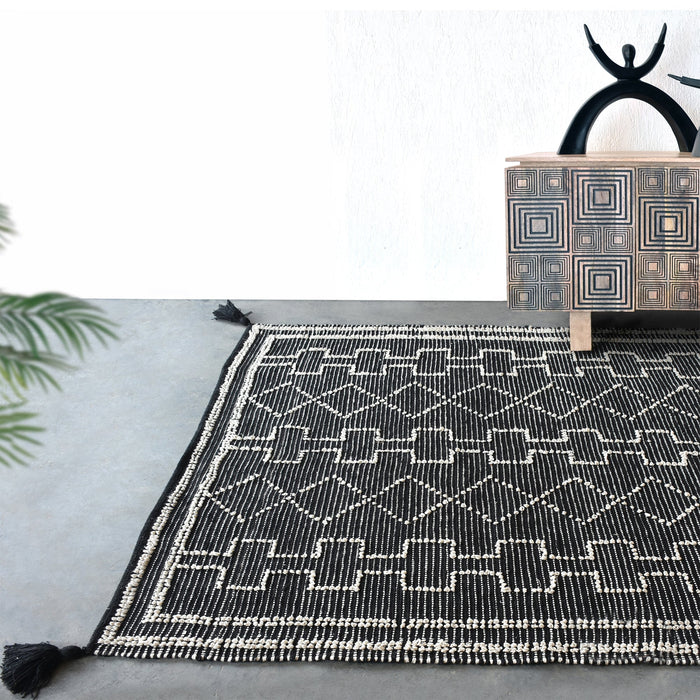 Hand-Woven Geometric PET Rug From Recycled Bottles