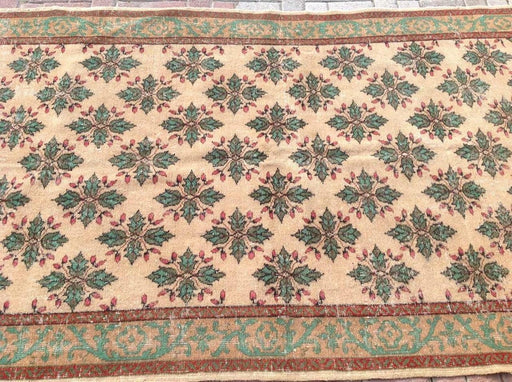 Handmade Turkish Rug 254Cm X 150Cm Vintage Floral Design