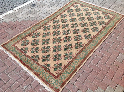 Handmade Turkish Rug 254Cm X 150Cm Vintage Floral Design